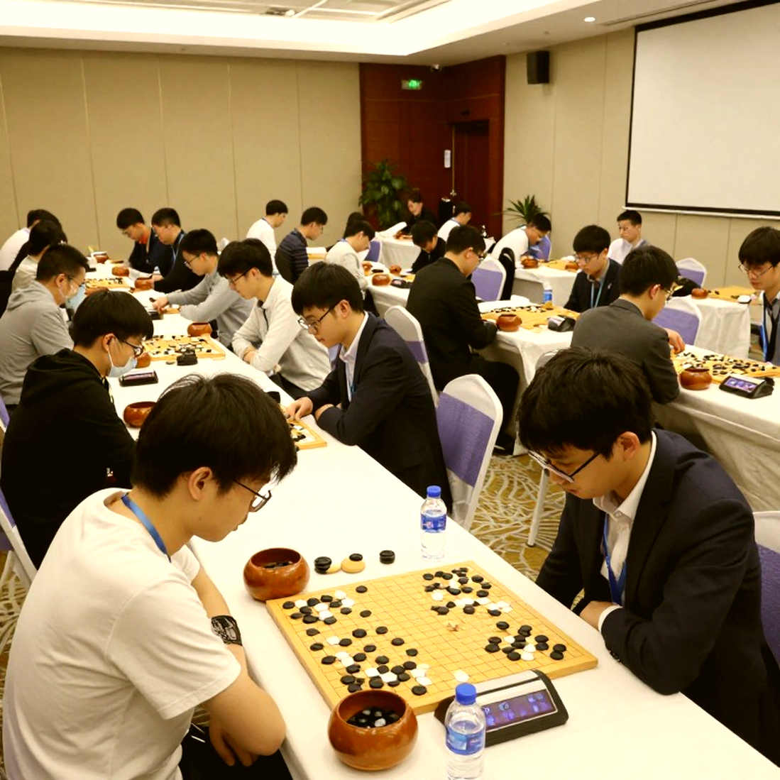 Khoảng trống trong tiêu đề: Khi bản đồ không gian phơi bày sự lệch pha giữa FIDE Ratings và bài học Scotch