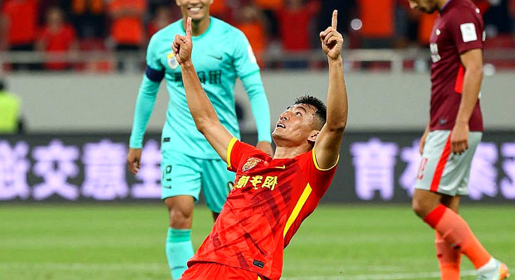 Vòng 3 V-League: Cú giật cùi chỏ phút 15 và vết nứt trong hệ thống kiểm soát trận đấu Vòng 3 V-League: Cú giật cùi chỏ phút 15 và vết nứt trong hệ thống kiểm soát trận đấu