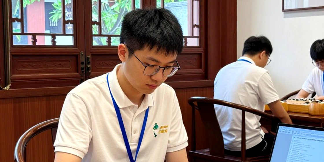 Daniel King và 60 phút cập nhật Najdorf: khi lý thuyết cờ vua không cho phép người ta ngủ quên