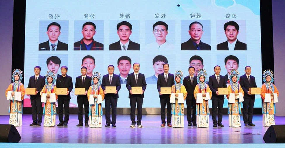 Clutch Chess Saint Louis: Khi tiêu đề trận đấu che khuất một gói video khai cuộc